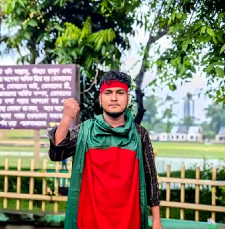 ফেসবুক স্ট্যাটাসে গণভোটের দাবি, আদিতমারীতে ছাত্রদল নেতা রাকিবুল হাসান বহিষ্কার