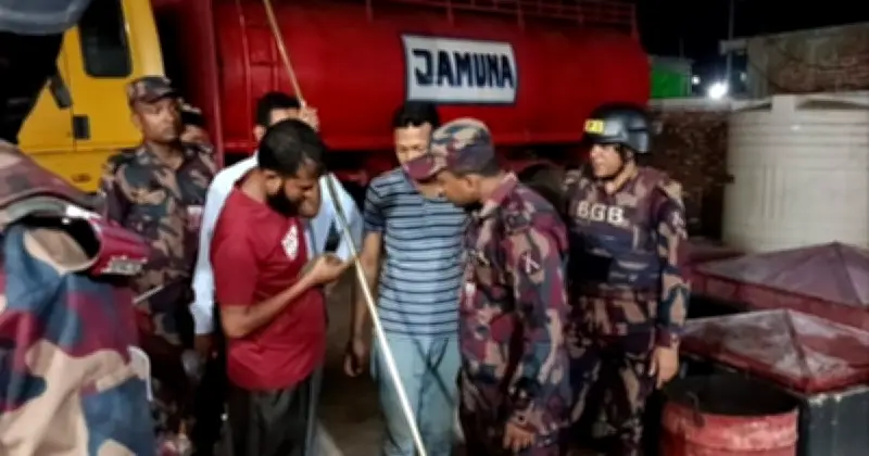 গাজীপুরে বন্ধ ফিলিং স্টেশনে অভিযান: ৩৪ হাজার লিটার অবৈধ জ্বালানি তেল উদ্ধার
