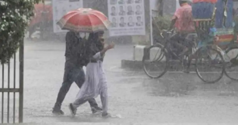 রাজধানীতে বজ্রসহ বৃষ্টির পূর্বাভাস, তাপমাত্রা সামান্য কমার সম্ভাবনা