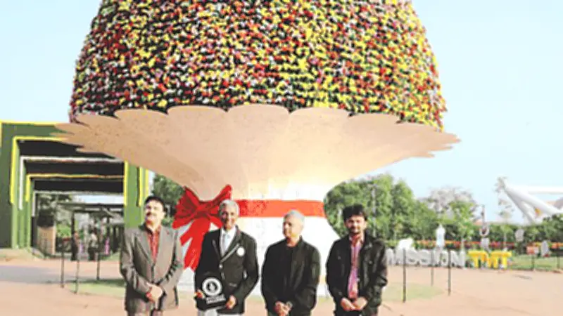 ভারতে বিশ্বের সবচেয়ে বড় ফুলের তোড়া: গিনেস ওয়ার্ল্ড রেকর্ডে নাম লেখালো আহমেদাবাদ