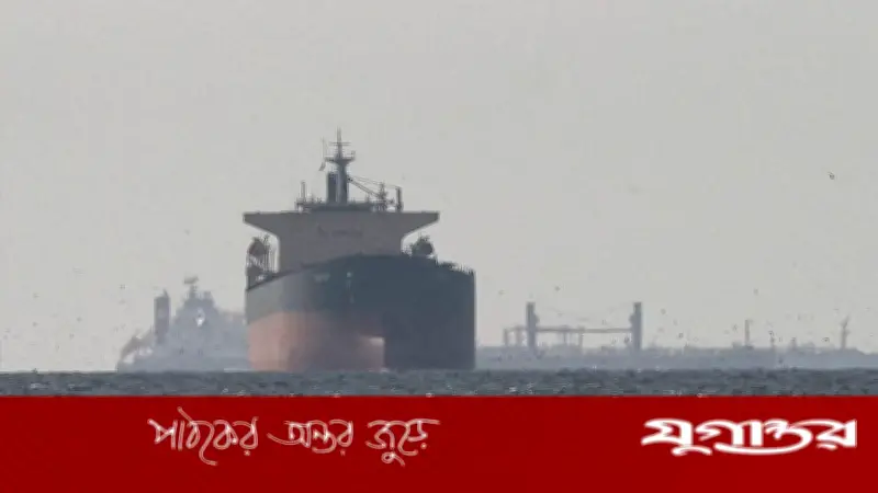 দুবাই বন্দরে ইরানি ড্রোন হামলায় ২০ লাখ ব্যারেল তেলবাহী জাহাজ ক্ষতিগ্রস্ত, তেল ছড়ানোর শঙ্কা