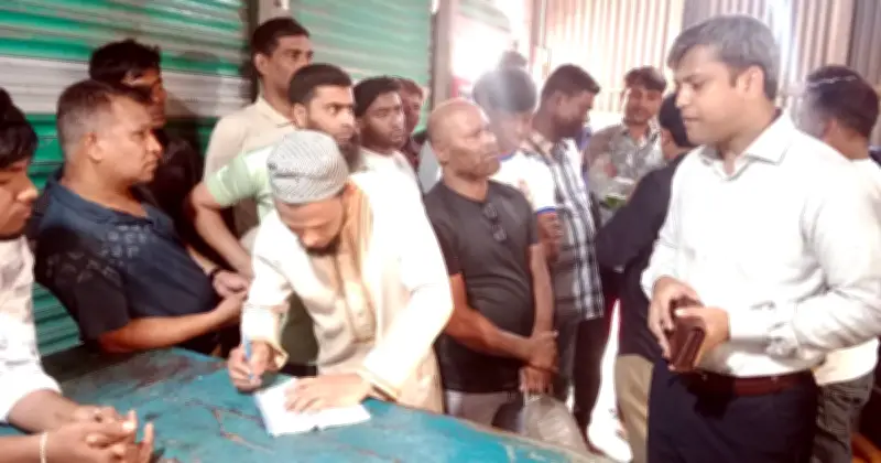 সিরাজগঞ্জে অতিরিক্ত দামে পেট্রোল বিক্রির অভিযোগে দোকানে অভিযান ও জরিমানা