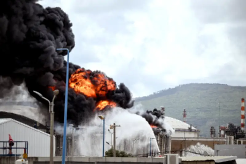 ইরানি হামলায় তেল ট্যাঙ্কার জ্বলছে, হাইফায় আগুন; ট্রাম্পের হুমকিতে উত্তেজনা তুঙ্গে