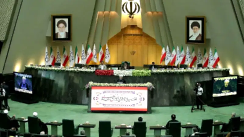 ইরানের পারমাণবিক চুক্তি থেকে বের হওয়ার সম্ভাবনা, মার্কিন হামলায় স্কুলে নিহত ২১