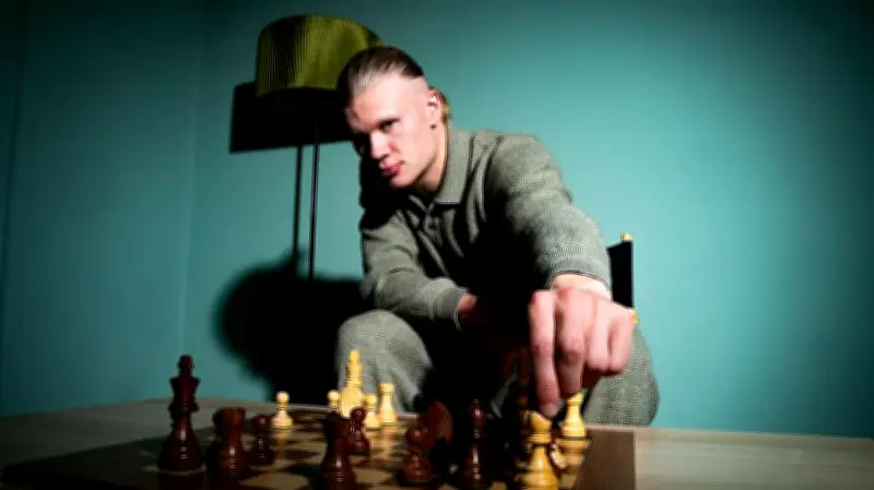 ফুটবল তারকাদের দাবা নেশা: হলান্ড-সালাহর অনুরাগে জনপ্রিয়তা পাচ্ছে মস্তিষ্কের খেলা