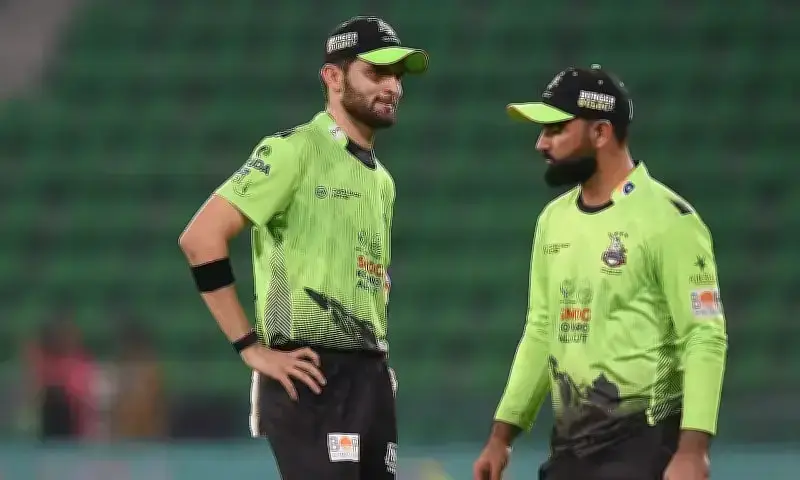 পিএসএলে বল টেম্পারিং অভিযোগে ফখর জামানের দুই ম্যাচ নিষেধাজ্ঞা