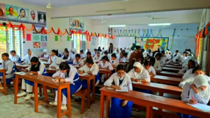 সাতক্ষীরায় মুক্তিযুদ্ধ অলিম্পিয়াডে জয়ী শিক্ষার্থীদের পুরস্কৃত করা হয়েছে