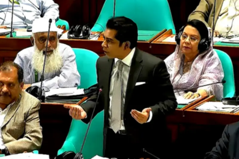 বাংলাদেশে অনলাইন শিক্ষার নতুন দিগন্ত: প্রযুক্তির মাধ্যমে শিক্ষার সুযোগ বৃদ্ধি