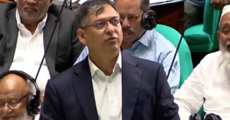 স্বরাষ্ট্রমন্ত্রীর অভিযোগ: প্রধান নির্বাচন কমিশনার শপথ ভঙ্গ ও সংবিধান লঙ্ঘন করেছেন