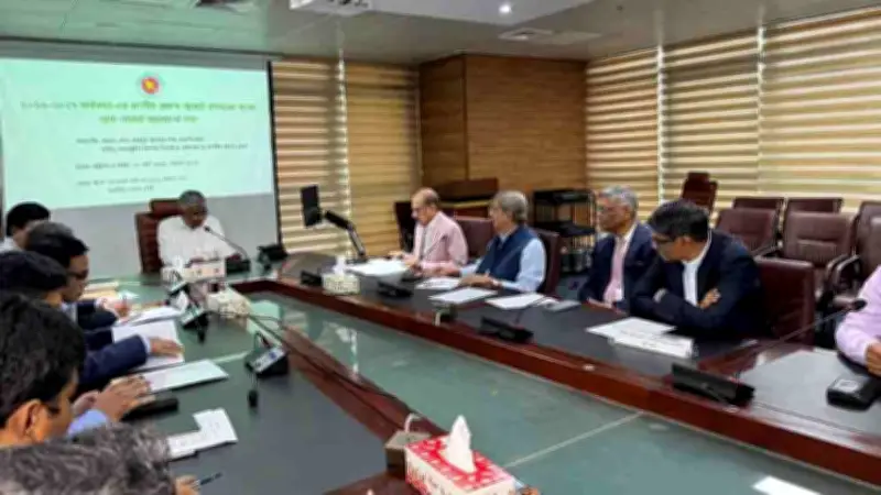 সিগারেট-তামাকের দাম বৃদ্ধির ইঙ্গিত ও সন্ত্রাসী সহযোগীর পিস্তল উদ্ধার: আইনী পদক্ষেপের দাবি