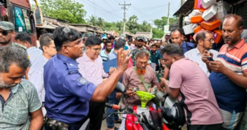 সাতক্ষীরার আশাশুনিতে অবৈধ পেট্রোল মজুতের দোকানে ভ্রাম্যমাণ আদালতের অভিযান