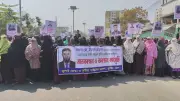 কুষ্টিয়ায় ডিসিকে বহাল রাখার দাবিতে আন্দোলনে নারীদের ব্যাপক উপস্থিতি