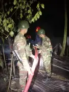 মাদারীপুরে গৃহবধূর মৃত্যুতে শ্বশুরবাড়িতে ভাঙচুর ও অগ্নিসংযোগ, সেনাবাহিনী নিয়ন্ত্রণে