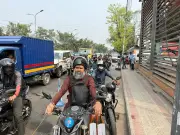 জ্বালানি সংকটে রাজধানীতে যানবাহনের দীর্ঘ সারি, মোটরসাইকেল চালকদের ভোগান্তি