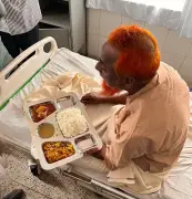 এমপি এনামুল হক ধামইরহাট স্বাস্থ্য কমপ্লেক্সে চিকিৎসা নিলেন, রোগীদের খাবার খেয়ে প্রশংসা কুড়ালেন