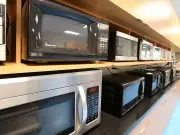 মাইক্রোওয়েভ ওভেনের আকস্মিক আবিষ্কার: চকলেট গলে যাওয়া থেকে রান্নার বিপ্লব