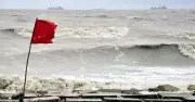দেশের কয়েক অঞ্চলে ঝড়ো হাওয়া ও বজ্রসহ বৃষ্টির পূর্বাভাস, নৌ হুঁশিয়ারি জারি