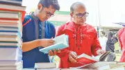 অমর একুশে বইমেলার শেষ দিনে ক্রেতার ভিড় ও মির্জা গালিবের বইয়ের চাহিদা বেড়েছে