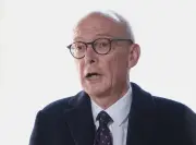 যুক্তরাজ্যের মন্ত্রী ট্রাম্পের 'লেনদেননির্ভর' নীতির সমালোচনা করলেন, হরমুজ প্রণালি ইস্যুতে উত্তেজনা