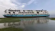 ঝড়ে নিয়ন্ত্রণ হারিয়ে ডুবোচরে আটকা লঞ্চ, সড়ক প্রশস্তকরণের আশ্বাস ও অন্যান্য গুরুত্বপূর্ণ খবর