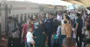 ঈদে ঘরমুখো মানুষের ঢল, কমলাপুর রেলস্টেশন মুখরিত যাত্রীদের উচ্ছ্বাসে