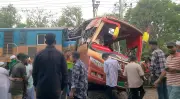 কুমিল্লায় রেলক্রসিংয়ে ট্রেন-বাস সংঘর্ষে ১২ জন নিহত, আহত ১০