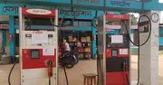 কুড়িগ্রামে জ্বালানি তেলের তীব্র সংকট: ২০টি পাম্প বন্ধ, গ্রাহকদের ক্ষোভ ও হামলার চেষ্টা