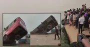 দৌলতদিয়া ঘাটে ফেরির ধাক্কায় যাত্রীবাহী বাস পদ্মা নদীতে, দুজনের মরদেহ উদ্ধার