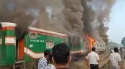 চট্টগ্রামে চট্টলা এক্সপ্রেস ট্রেনের পাওয়ার কারে আগুন, যাত্রীদের মধ্যে আতঙ্ক