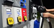 যুক্তরাষ্ট্রে জ্বালানি তেলের দাম চার বছরের সর্বোচ্চে, প্রতি গ্যালনে ৪ ডলার