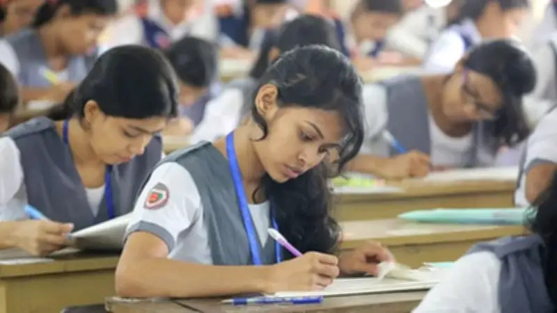 এসএসসি পরীক্ষার্থীদের জন্য সতর্কতা: ঢাকায় অনুভূত তাপমাত্রা ৪১ ডিগ্রি, হিটস্ট্রোকের ঝুঁকি