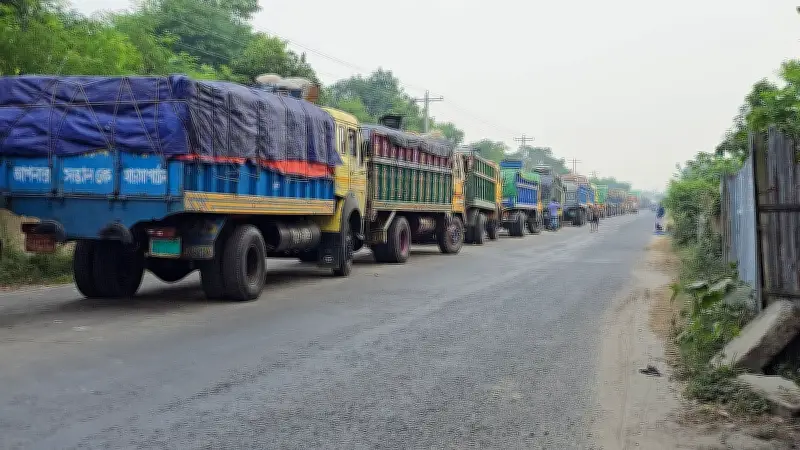 জ্বালানি তেল সংকটে যশোরে সবজি পরিবহনে ট্রাকভাড়া দ্বিগুণ বৃদ্ধি