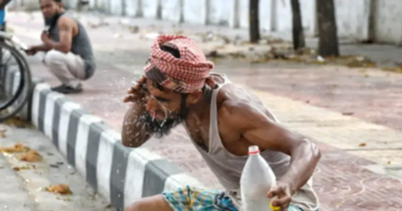 রাজধানীতে তীব্র দাবদাহে জনজীবন বিপর্যয়, কর্মজীবীদের দুর্ভোগ চরমে