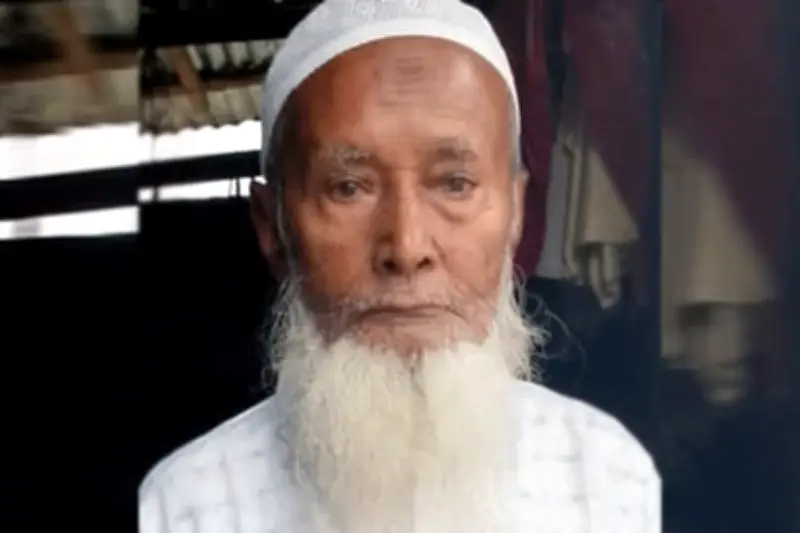 বন্ধুর জন্য খোঁড়া কবরে লুটিয়ে পড়ে মৃত্যু, চাঁদপুরে দুই বৃদ্ধ বন্ধুর মর্মান্তিক ঘটনা