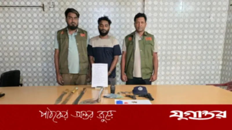 কুমিল্লায় শীর্ষ সন্ত্রাসী সোলেমান গ্রেফতার: অস্ত্র ও মাদকসহ উদ্ধার