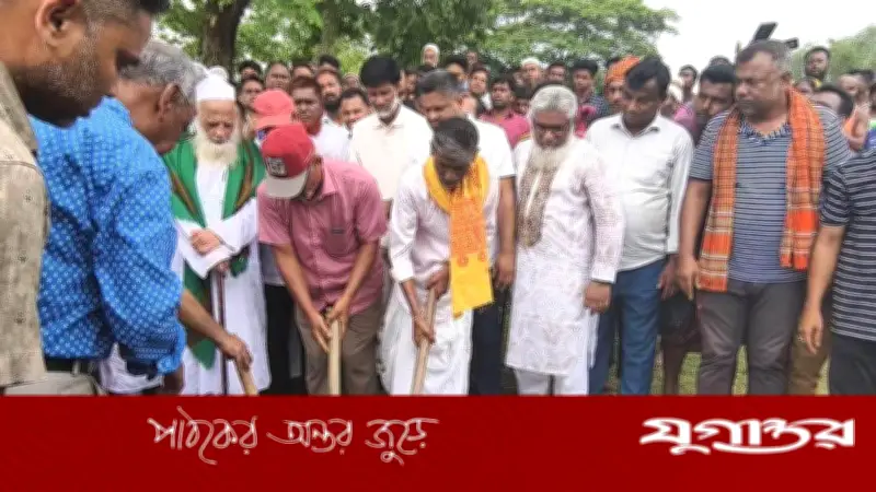 তিন ধর্মের মানুষের হাতে খাল খনন উদ্বোধন করালেন ডেপুটি স্পিকার কায়সার কামাল