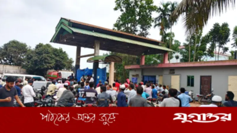 বদরগঞ্জে নতুন দামে জ্বালানি তেল বিক্রি, পেট্রল পাম্পে দীর্ঘ লাইন ও ভিড়