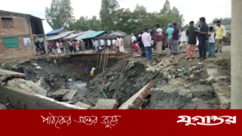 পেকুয়ায় স্লুইসগেট ভেঙে লবণের মাঠ তলিয়ে, হাজার চাষির স্বপ্ন ভেসে গেল