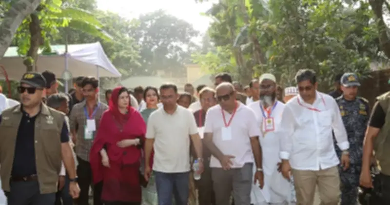 প্রধানমন্ত্রী তারেক রহমানের বগুড়ার পৈতৃক ভিটা 'জিয়াবাড়ি' পরিদর্শন ও শিশুর টাকার মালা উপহার