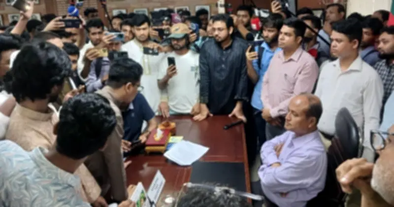 ঢাবিতে আবাসিক সিট বরাদ্দের দাবিতে শিক্ষার্থীদের গণস্বাক্ষর, ডাকসুর আল্টিমেটাম