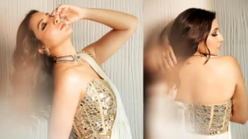 শুভশ্রী গাঙ্গুলির স্ট্র্যাপলেস ব্লাউজের শ্বেতশুভ্র লুকে টালিউডে সৃষ্টি হলো নতুন আলোচনা