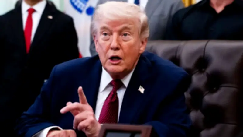 ট্রাম্পের হুঁশিয়ারি, ইরানে হামলা ও বাংলাদেশের রাজনৈতিক বাণিজ্য নিয়ে উত্তপ্ত পরিস্থিতি