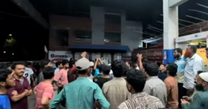 জাহাঙ্গীরনগর বিশ্ববিদ্যালয়ের বাসচালক মারধরের ঘটনায় শিক্ষার্থীদের ঢাকায় বিক্ষোভ