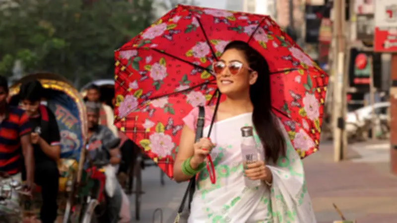 গরমে সুস্থ থাকতে বাইরে গেলে ছাতা ও পানি সঙ্গে রাখার গুরুত্বপূর্ণ টিপস