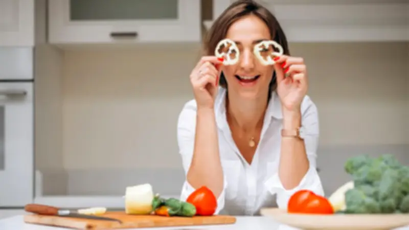 দৃষ্টিশক্তি রক্ষায় ৫টি খাবার, আলিয়া ভাটের মা হওয়ার গুঞ্জন ও মোবাইল ফোনের অতিরিক্ত চার্জের ক্ষতি