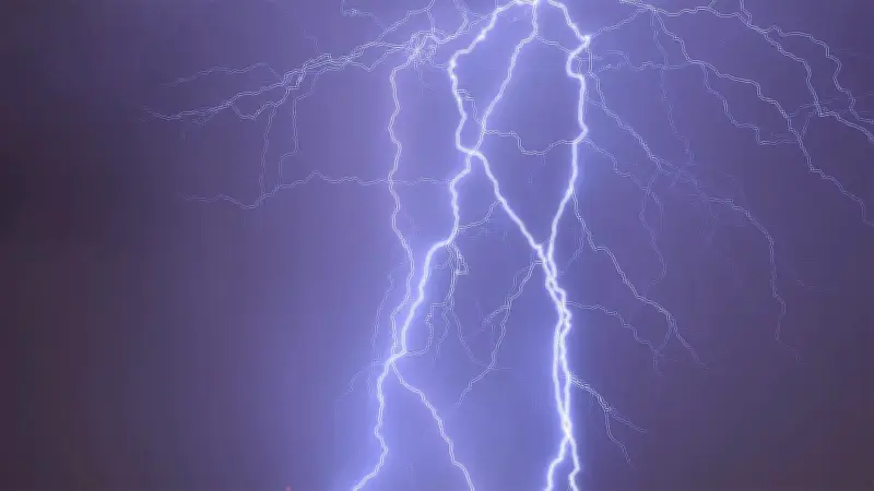 বজ্রপাতে প্রাণহানি: এক দিনে ১৩ জনের মৃত্যু, হাওর অঞ্চলে সর্বাধিক বিপদ