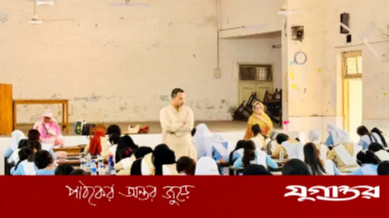 এসএসসি পরীক্ষার প্রথম দিনে কেন্দ্র পরিদর্শন করলেন মাহদী আমিন, বললেন 'আগামীর বাংলাদেশের মূল কারিগর শিক্ষার্থীরা'