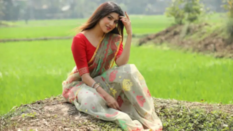 তরুণ প্রজন্মের মাঝে জামদানি শাড়ির প্রতি আকর্ষণ বৃদ্ধি: ঐতিহ্য ও আধুনিকতার মেলবন্ধন