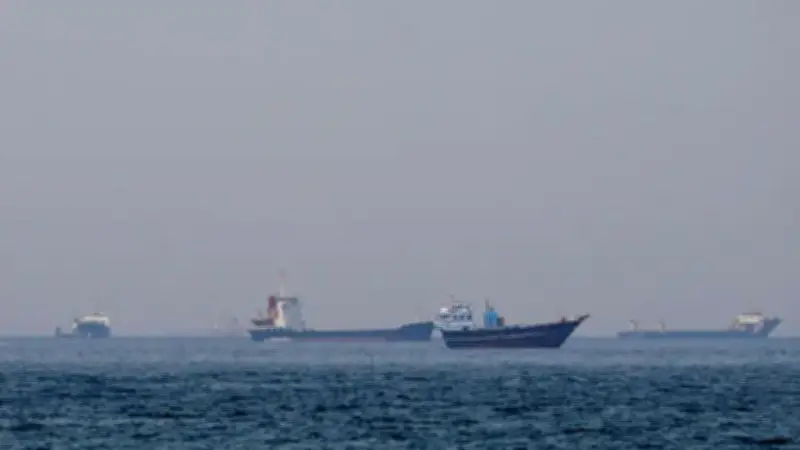 আটক জাহাজ ছাড়তে ইরানের হুঁশিয়ারি, দেশে নানা ঘটনায় উত্তেজনা