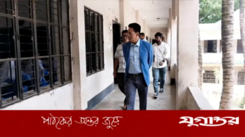 শিক্ষামন্ত্রীর গোপন পরিদর্শন: এসএসসি পরীক্ষা কেন্দ্রে প্রটোকলবিহীন উপস্থিতি